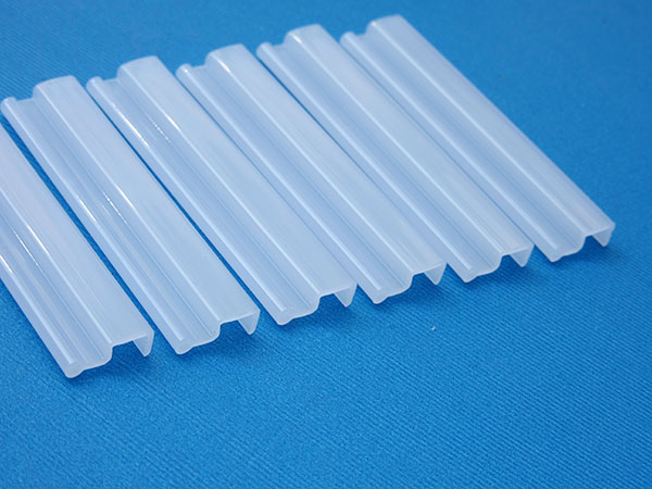 生產(chǎn)PC塑料異型材時出現(xiàn)低韌性問題應(yīng)怎么解決？